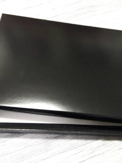 กล่องอเนกประสงค์ กล่องฝาครอบ ขนาด 22.7 x 34.4 x 2.4 ซม.สีดำ กล่องของที่ระลึก กล่องของขวัญ กล่องใส่ผ้าไหม ราคา 490 บาทต่อแพ็ค(20 ใบ)