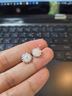 ต่างหูดอกพิกุลจิ๋วทรงพุ่ม