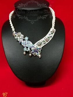 สร้อยคอนกยูง