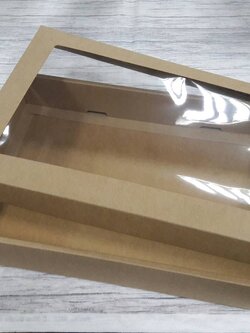 กล่องอเนกประสงค์ กล่องฝาครอบ สีคราฟท์น้ำตาล ขนาด 23 x 35 x 5 ซม.(หน้าต่างพลาสติก) กล่องของที่ระลึก กล่องของขวัญ กล่องใส่ผ้าไหม กล่องใส่กางเกงยีนส์ ราคา 685 บาท(ต่อแพ็ค 20 ใบ)