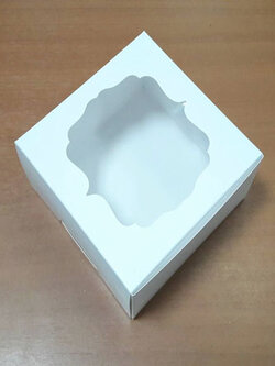 กล่องเค้กครึ่งปอนด์ กล่องคัพเค้ก 4 ชิ้น(ไม่มีฐานรอง) กล่องเค้กชิ้น กล่องขนม กล่องสแน็ค กล่องแบบมีหน้าต่างพลาสติก ขนาด 15.0 x 15.0 x 7.6 ซม. สีขาว ราคา 150 บาท (20ใบ)