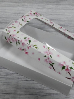 กล่องฝาครอบ ลายดอกไม้พื้นสีขาว 22*12.5*5 ซม.แบบมีหน้าต่างพลาสติก ราคา 370 บาท ต่อแพ็ค (20 ใบ)