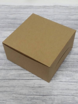 กล่องสแน็ค กล่องอาหารว่าง Snack Box กล่องคอฟฟี่เบรค กล่องคัพเค้ก แบบไม่มีหน้าต่าง สีคราฟท์น้ำตาล ขนาด 13.5x13.5x7 ซม. ราคา 145 บาทต่อแพ็ค(20ใบ)