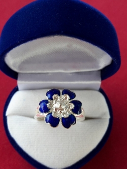 แหวนดอกไม้สีน้ำเงิน