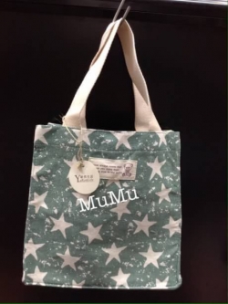 กระเป๋าผ้าสะพายข้าง Mumu ลายดาวขาวเขียว