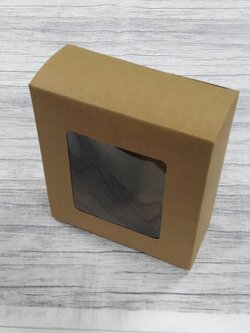 กล่องของขวัญ กล่องเครื่องสำอางค์ กล่องอเนกประสงค์ กล่องใส่ชา/กาแฟ สีคราฟท์น้ำตาลเข้ม ขนาด 14.5x6.0x16.0 ซม. แบบทรงฝาปิดเปิด ท้ายก้นขัด (มีหน้าต่างพลาสติก) ราคา 200 บาทต่อแพ็ค(20 ใบ)