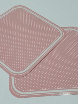 ฐานรองเค้ก 1 ปอนด์ แบบสี่เหลี่ยม ลายชมพูจุด (ขนาด 20x20 ซม.) ราคา 80 บาท ต่อแพ็ค (20 ชิ้น)
