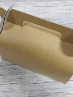 กล่องหูหิ้ว กล่องเค้กโรล กล่องซาลาเปา กล่องคัพเค้ก กล่องเค้ก กล่องคุ๊กกี้ กล่องขนม ขนาด 10.0 x 20.5 x สูง 9.0 ซม.สีคราฟท์นำ้ตาลอ่อน ราคา 230 บาทต่อแพ็ค (20ใบ)