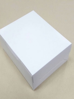 กล่องขนม กล่องเค้ก กล่องคัพเค้ก กล่องบราวนี่ กล่องชิฟฟ่อน กล่องไม่มีหน้าต่าง (ฝาทึบ) ขนาด 16.0x20.0x8.2 ซม.สีขาว ราคา 195 บาทต่อแพ็ค (20ใบ)