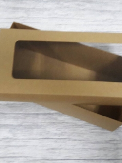 กล่องของขวัญ กล่องแบบมีฝาครอบ กล่องอเนกประสงค์ขนาด 12.0 x 26.0 x 9.5 cm. สีคราฟทน้ำตาลเข้ม (แบบมีหน้าต่างพลาสติก) ราคา 550 บาท ต่อแพ็ค (20 ใบ)