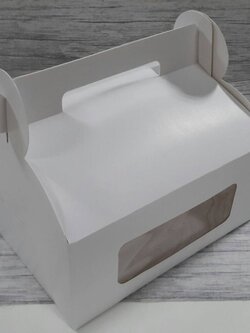 กล่องหูหิ้ว กล่องเค้ก 2-3 ปอนด์ กล่องเค้กทรงสูง กล่องเค้ก กล่องขนม กล่องอเนกประสงค์ สีขาว ขนาด 22 x 26 x สูง 12.0 ซม.(หน้าต่างพลาสติก) ราคา 650 บาทต่อแพ็ค(20ใบ)