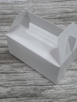 กล่องหูหิ้ว กล่องขนม กล่องซาลาเปา กล่องเบเกอรี่ กล่องคุ๊กกี้ กล่องอาหาร ขนาด 10 x 15.2 x สูง 6.8 ซม. สีขาว ราคา 130 บาทต่อแพ็ค (20ใบ)