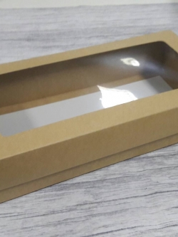 กล่องแบบมีฝาครอบ กล่องอเนกประสงค์ ขนาด 15 x 31 x 6.5 ซม. สีคราฟท์น้ำตาลอ่อน แบบมีหน้าต่างพลาสติก ราคา 535 บาท ต่อแพ็ค(20 ใบ)