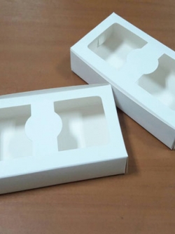 กล่องบราวนี่ 2 - 3 ชิ้น กล่องทรงแบน กล่องคุ๊กกี้ กล่องช็อคโกแลต กล่องขนม สีขาว ขนาด 8x15x3 ซม. ราคา 90 บาท ต่อแพ็ค (20ใบ)