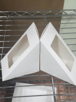 กล่องแซนด์วิช สีขาว ไซส์จัมโบ้ 7.5x12.2x12.2 ซม.ราคา 270 บาท(40ใบ)