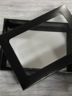 กล่องของขวัญ กล่องฝาครอบ กล่องของที่ระลึก กล่องอเนกประสงค์ กล่องของใช้ กล่องพวงมาลัย กล่องใส่ผ้าไหม ขนาด 19.6x27.2x5 ซม.สีดำ ราคา 530 บาท/20 ใบ