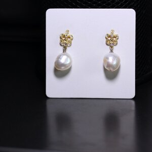 ต่างหูมุกแท้ทรงบารอค Natural Baroque Pearl Earring
