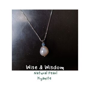 สร้อยพร้อมจี้ มุกแท้ ประดับ Kyanite Pendant Necklace (เสริมญาณหยั่งรู้ ความรอบรู้)