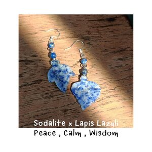 ต่างหูหินแท้ Sodalite x Lapis Lazuli Earring (เสริมสมาธิ เจรจาเรียกทรัพย์ การสื่อสาร)