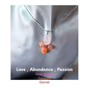 สร้อยจี้หินแท้ Rose Quartz x Sunstone Pendant Necklace (เสริมคลื่นความรัก ความสัมพันธ์ กระตุ้นพลังงาน กระตือรือร้น พุ่งสู่ความสำเร็จ)