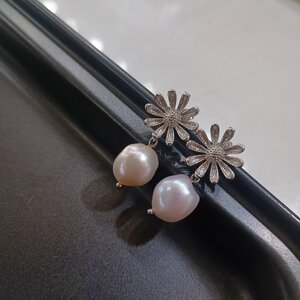 "The Flower" ต่างหูมุกแท้ทรงบารอค Natural Baroque Pearl Earring