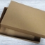กล่องฝาครอบ กล่องแบบมีฝาครอบ กล่องของขวัญ กล่องอเนกประสงค์ ขนาด 20.5 x 30.0 x 7.0 cm. สีคราฟท์น้ำตาล (แบบฝาทึบ) ราคา 615 บาท ต่อแพ็ค (20 ใบ)