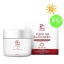Pcare Light up Sunscreen ไลท์ อัพ ซันสกรีน ครีมกันแดดเนื้อเนียนนุ่มลื่นสูตรบางเบา มีคุณสมบัติช่วยกระจายแสงให้ผิวผ่องขึ้น อำพรางรูขุมขน