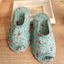 รองเท้าวินเทจ รองเท้าใส่ในบ้าน Slipper สตอเบอรี่สีแดงพื้นสีเขียว ^^