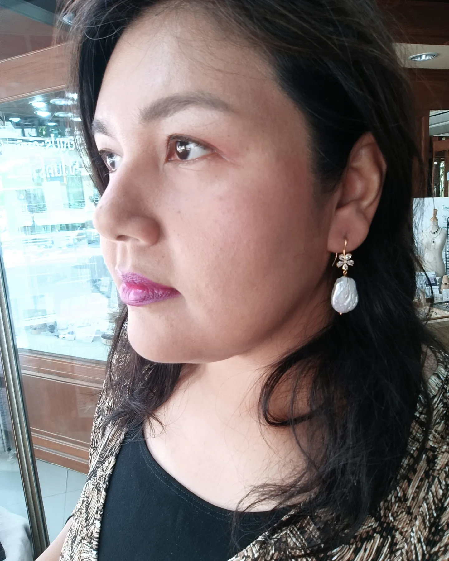 "Dazzling" ต่างหูมุกแท้ทรงบารอค Natural Baroque Pearl Earring